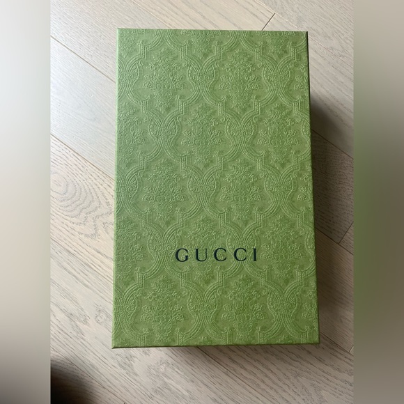 GUCCI Women's rubber slide sandal - Picture 4 of 5